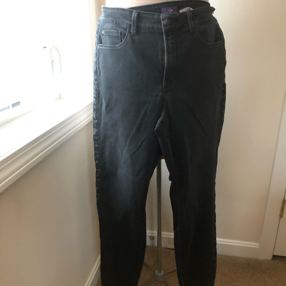 NYDJ Alina jegging black w/silver glitter details.